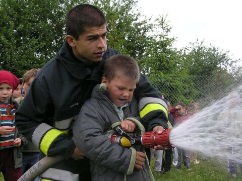 Ale ciko. Popay pomaga w obsudze prdownicy