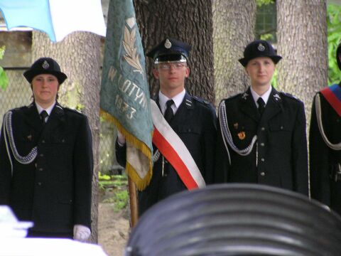 Poczet sztandarowy OSP Lotyń: Agnieszka Chwieduk, Andrzej Trzepałka, Izabela
Grzyb.