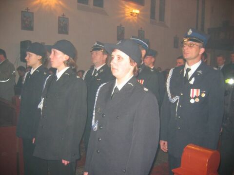 W pierwszym rzdzie Joanna Chwieduk, Edyta Ciesielska i Agnieszka Chwieduk z
OSP Loty. W drugim rzdzie pierwszy z prawej Mariusz Ikaa z OSP Ldyczek