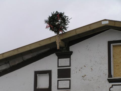 Wieniec kończy dzieło. Dach wykonany