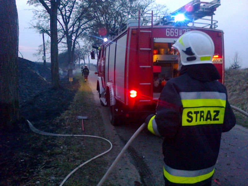 Pożar traw na nasypie