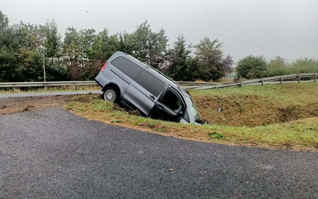 Bus wypadł z drogi