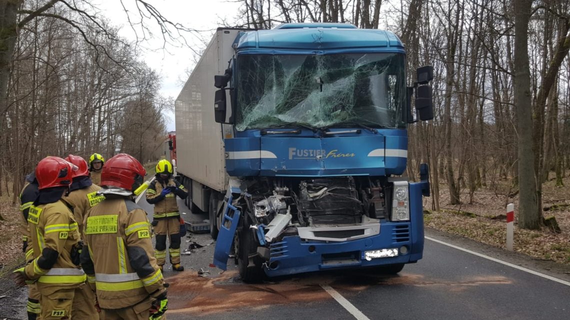 Kolizja trzech pojazdów na DK-11