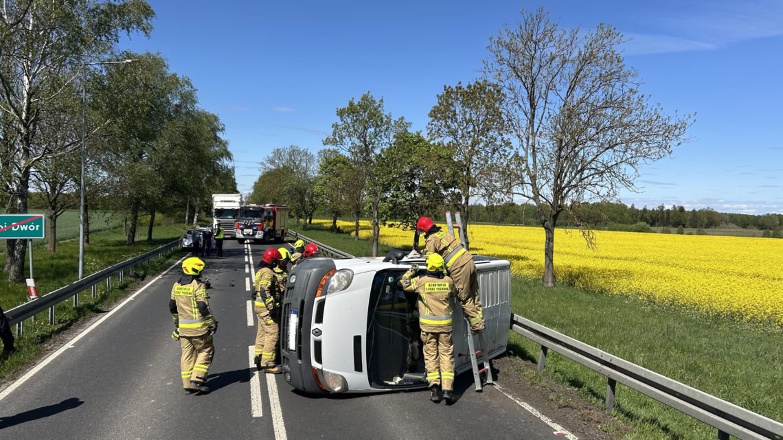 Kolizja busa z osobówką w Babim Dworze