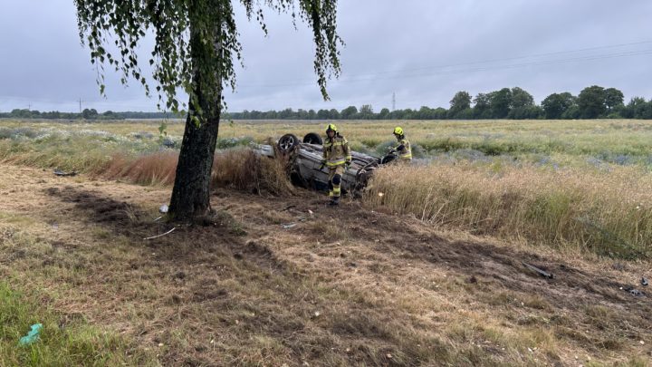 Dachowanie BMW na krajówce