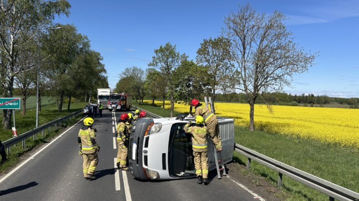 Kolizja busa z osobówką w Babim Dworze